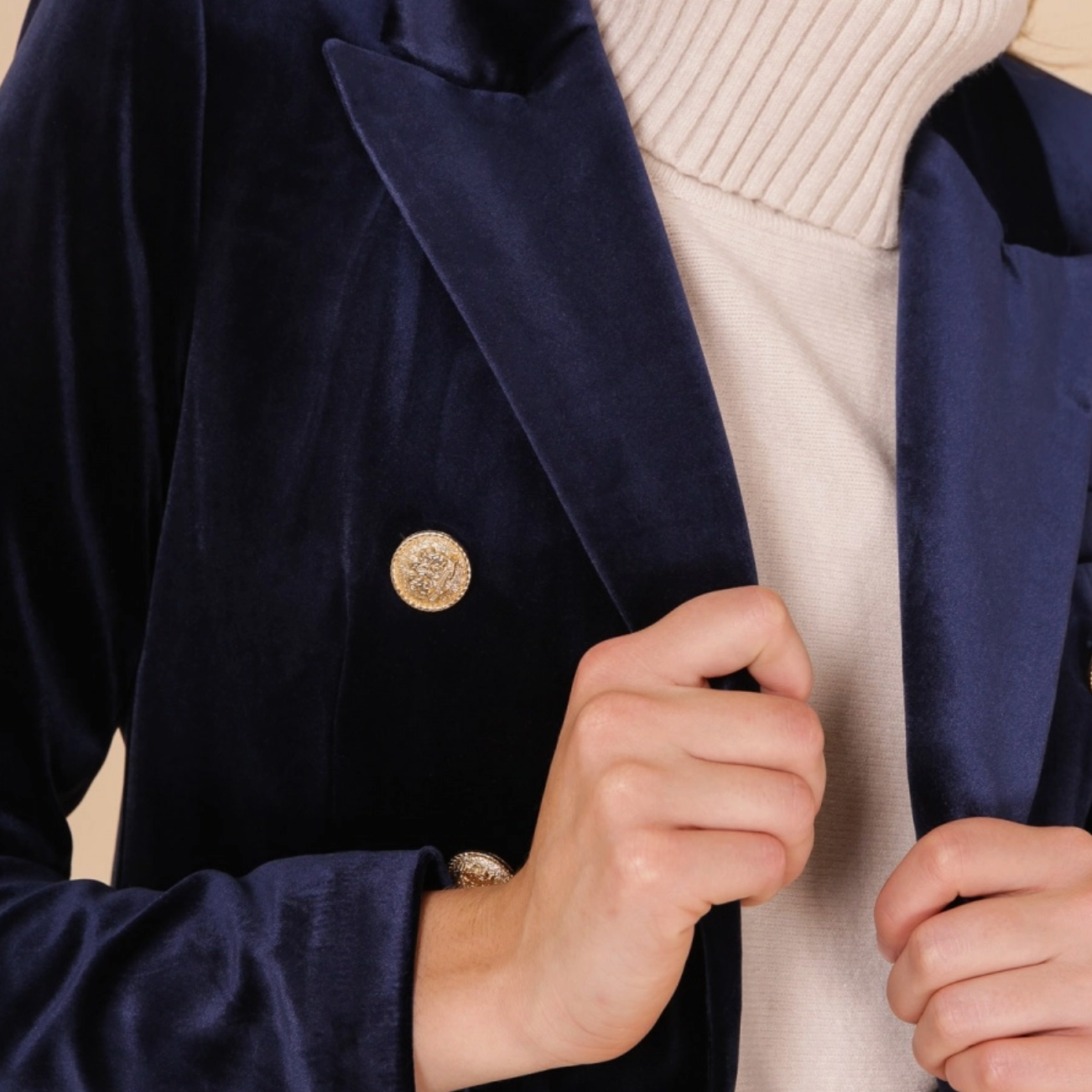 Samettinen bleiseri edestä