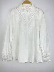 Chemise Blanche Brodée Élégance – Romantic Lace Shirt