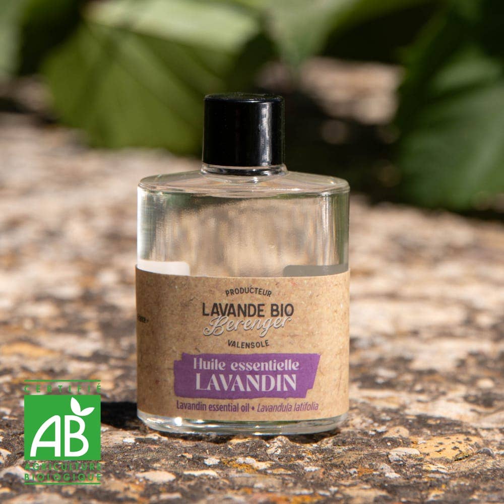 100 % luomu lavandinöljy (30 ml) Ranskan Valensolesta – rauhoittava, puhdistava ja monikäyttöinen eteerinen öljy läpinäkyvässä lasipullossa.