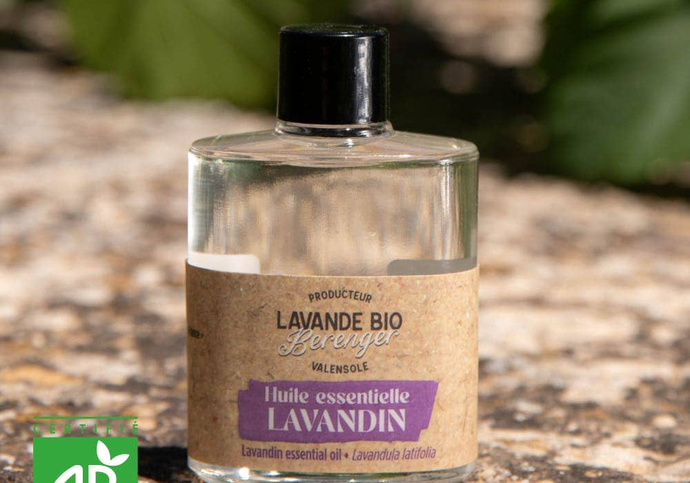 100 % luomu lavandinöljy (30 ml) Ranskan Valensolesta – rauhoittava, puhdistava ja monikäyttöinen eteerinen öljy läpinäkyvässä lasipullossa.
