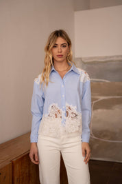 Chemise en coton empiècements en dentelle - CK08340: Bleu ciel / 2S/M - 2M/L
