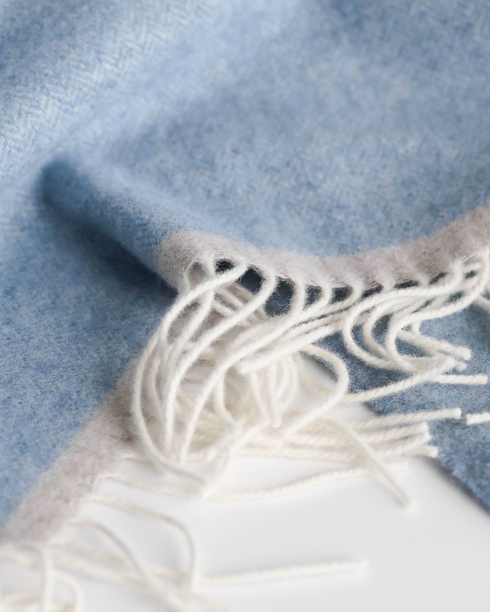 Plaid doux en cachemire et laine mérinos MILANO bleu
