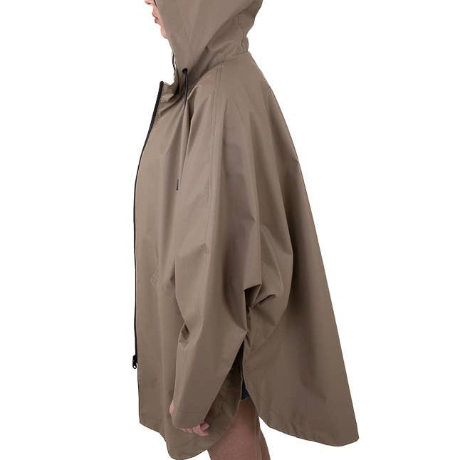 Beige hupullinen sadetakki sivulta