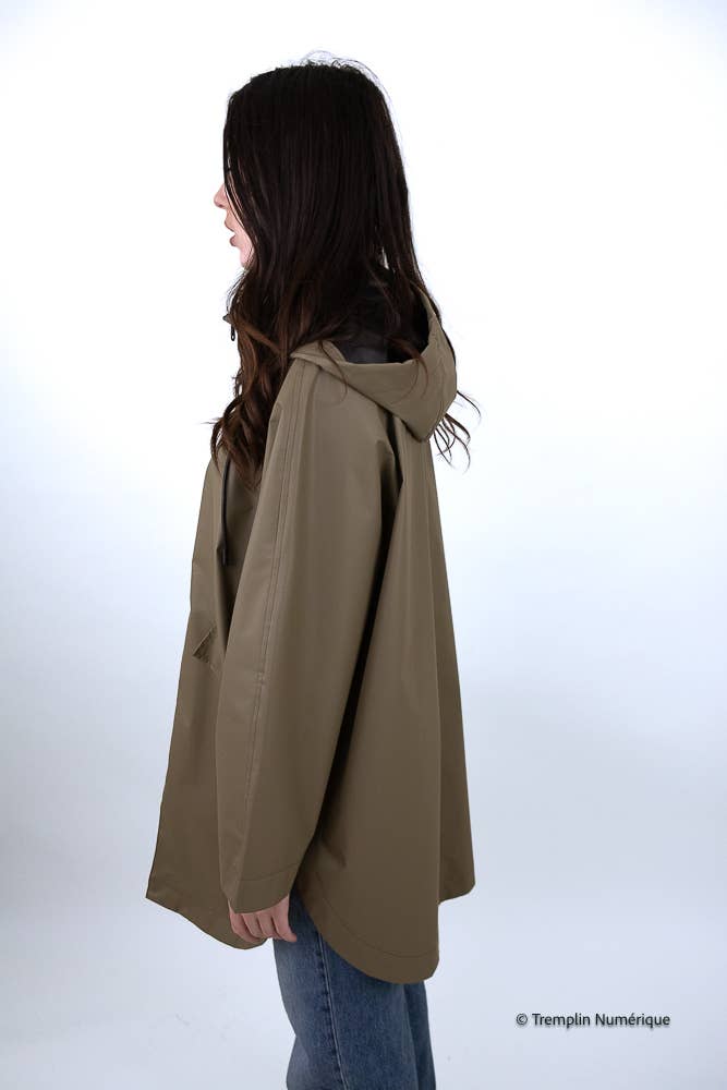 Khaki oversize sadetakki sivulta 