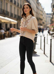 Blouse Satinée Volants Couture – Élégance Parisienne