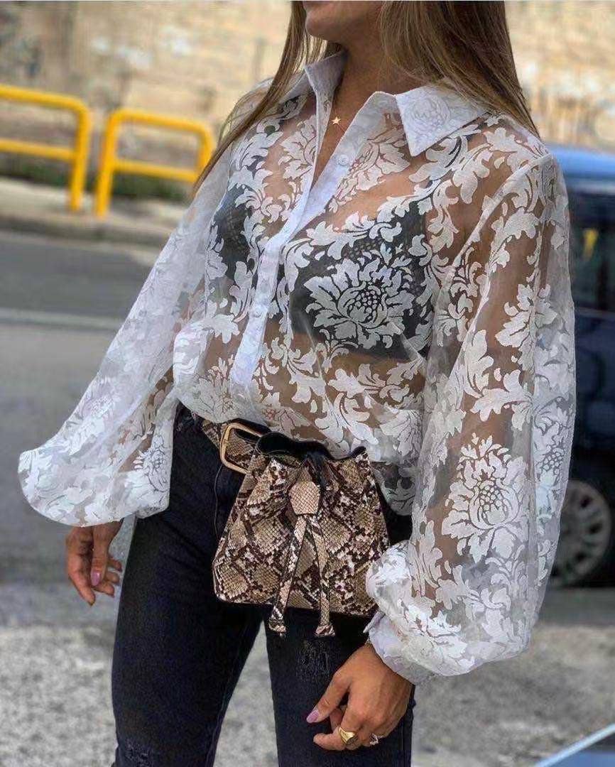 Blouse En Dentelle Transparente – Élégance Parisienne