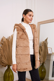 Kameli Tekoturkis Hupullinen Puffiliivi