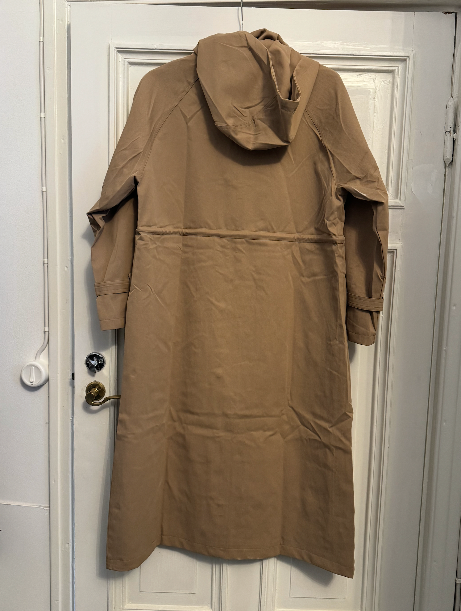 Pitkä trench coat hupulla, beige