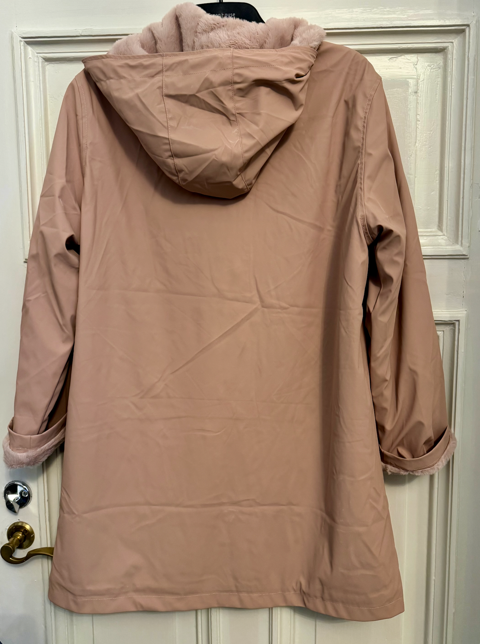 Vaaleanpunainen karvavuorinen sadetakki