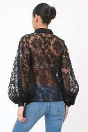 Blouse En Dentelle Transparente – Élégance Parisienne