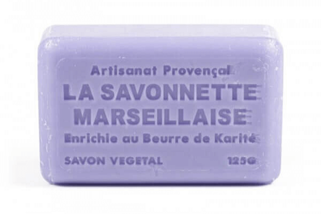 Laventeli Marseille-saippuan takapuolella on saippuan tiedot