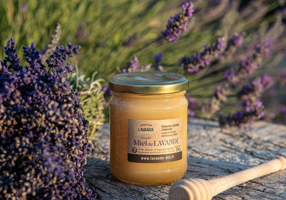 Luomulaventelihunaja Valensolesta – aromaattinen ja täyteläinen herkku suoraan laventelipelloilta.