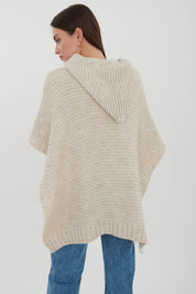 Neuleponcho – Klassista kerrospukeutumista syys- ja talvikauteen