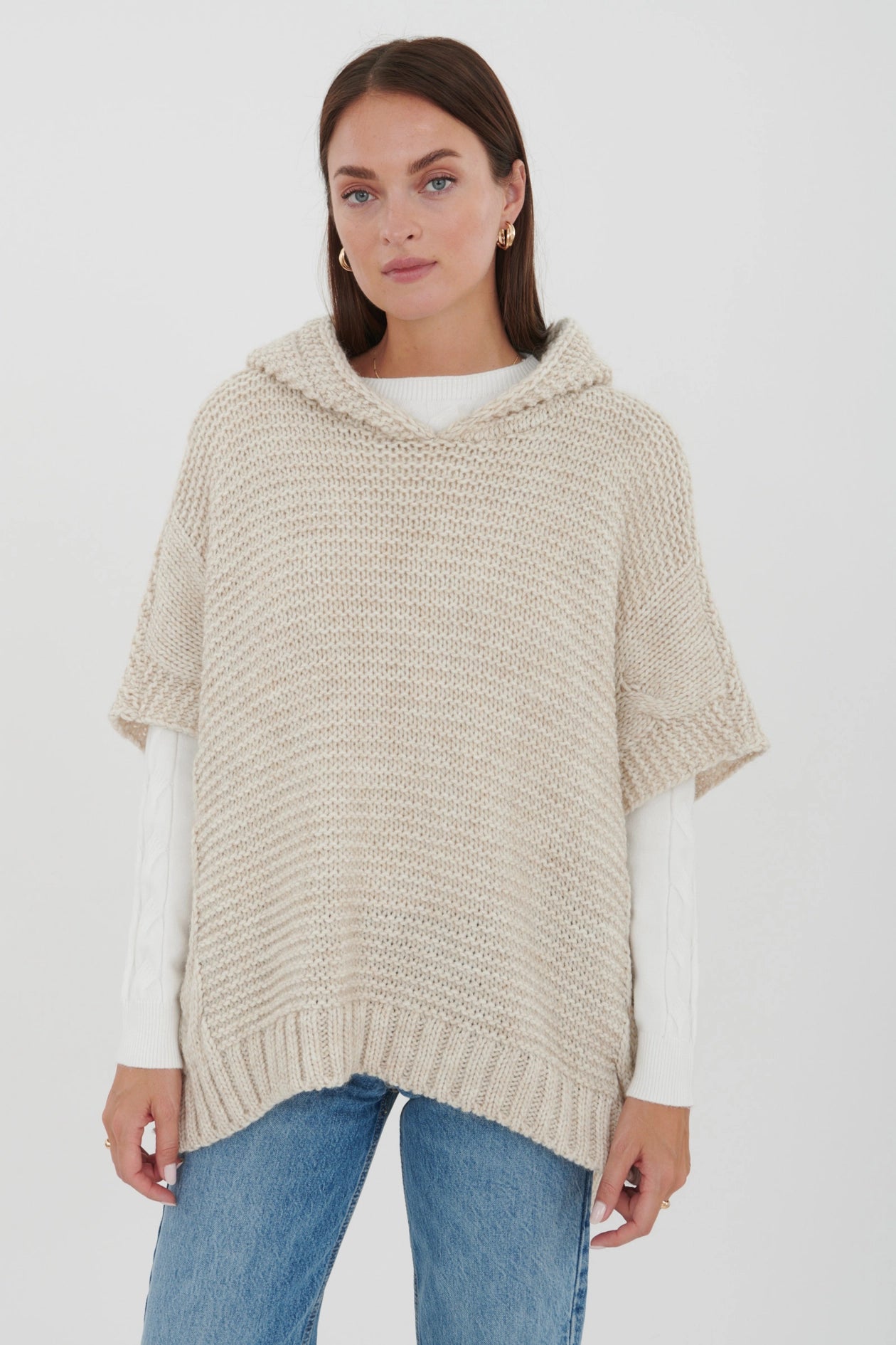 Neuleponcho – Klassista kerrospukeutumista syys- ja talvikauteen